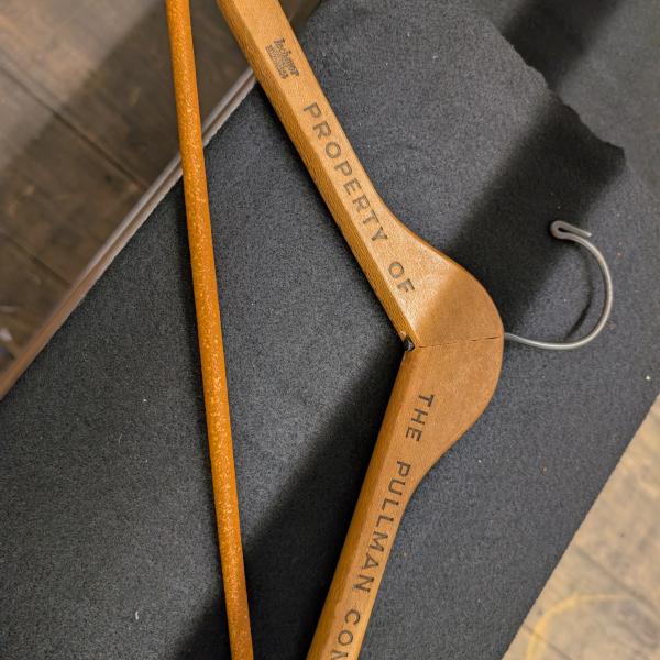Pullman clothes hanger