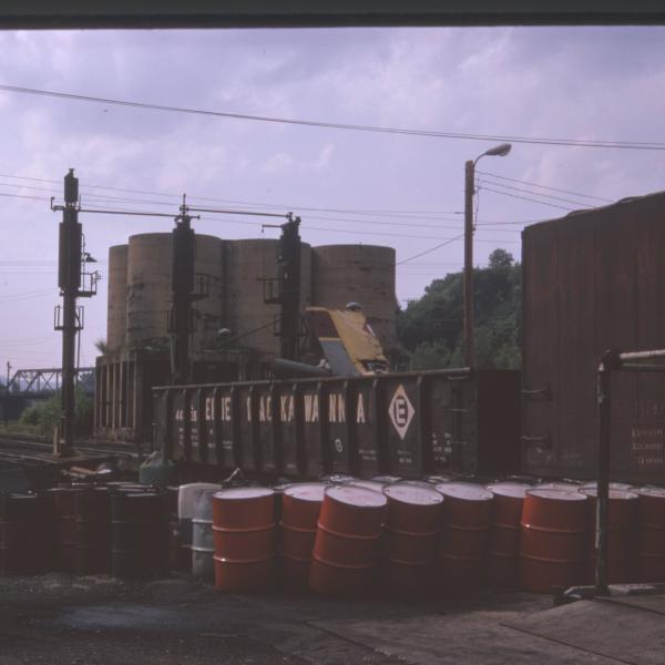 Photograph of Erie Lackawanna gondola at Port Jervis engine facility, August 1974