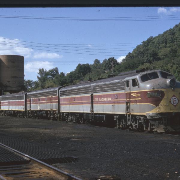 Photograph of Erie Lackawanna E8 827 at Port Jervis engine facility, September 1974