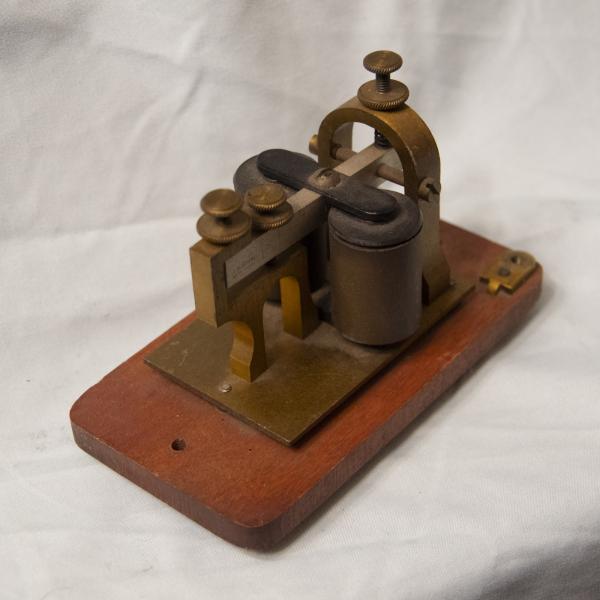Telegraph Receiver (Vertical)