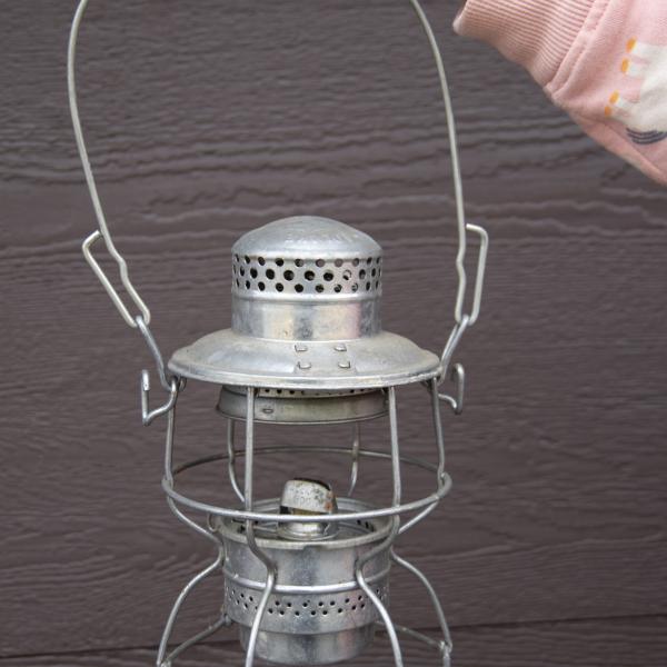 Adlake lantern, no markings and no globe