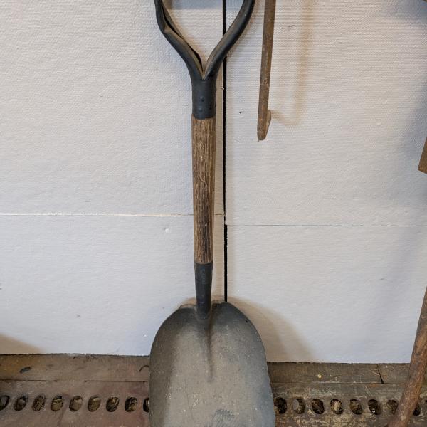 Erie Railroad shovel
